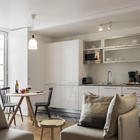 Serviced - Baixa Castelo Apartmán *