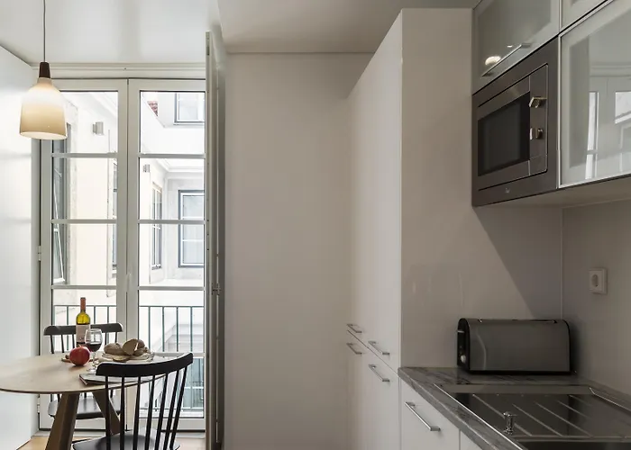 Serviced - Baixa Castelo Apartament *